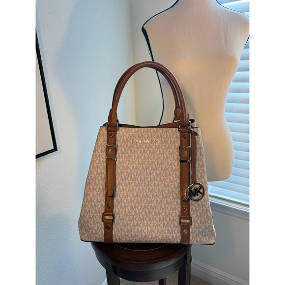 Michael Kors Bedford Legacy Lg Tote Bag Vanilla /Brown Leather trim GoldHardware - Picture 4 of 16